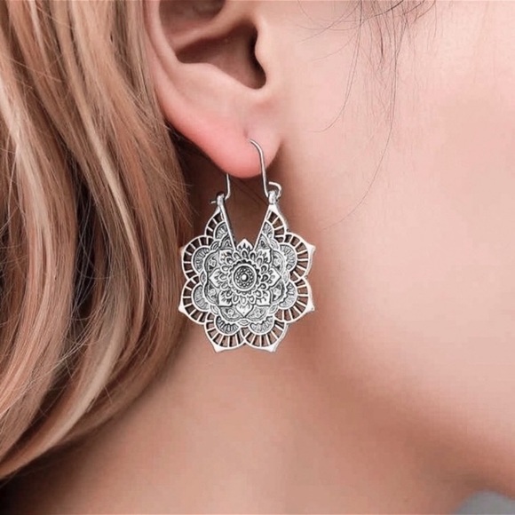 Jewelry - Host Pick! Antiqued boho silver earrings